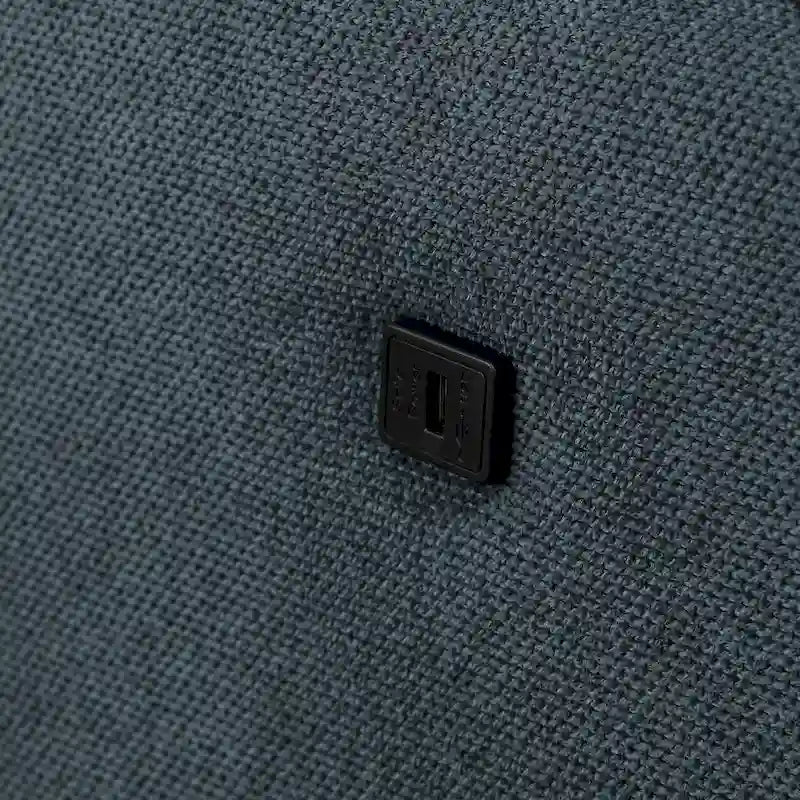 Dwumiejscowa sofa z wodoodporną tkaniną, portami USB do ładowania i poduszkami lędźwiowymi