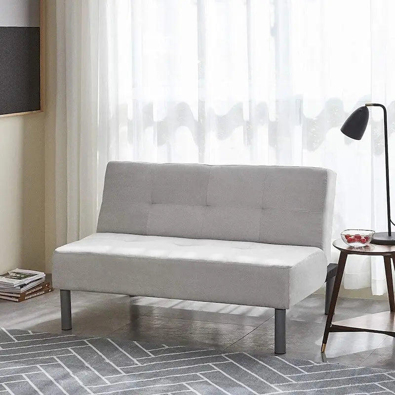 Kompaktowa rozkładana sofa Futon w kolorze jasnoszarym, idealna do pokoju w akademiku